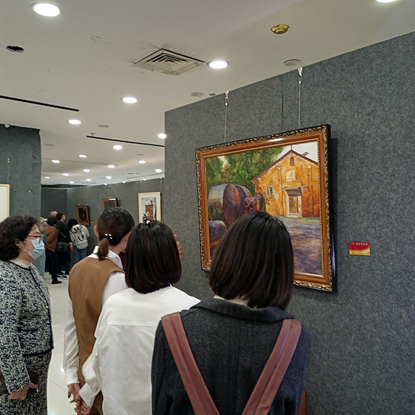 龙山酒业举办《前进中的龙山酒业》画展